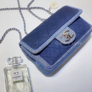 No.2752-Chanel Medallion Graphic Flap Bag