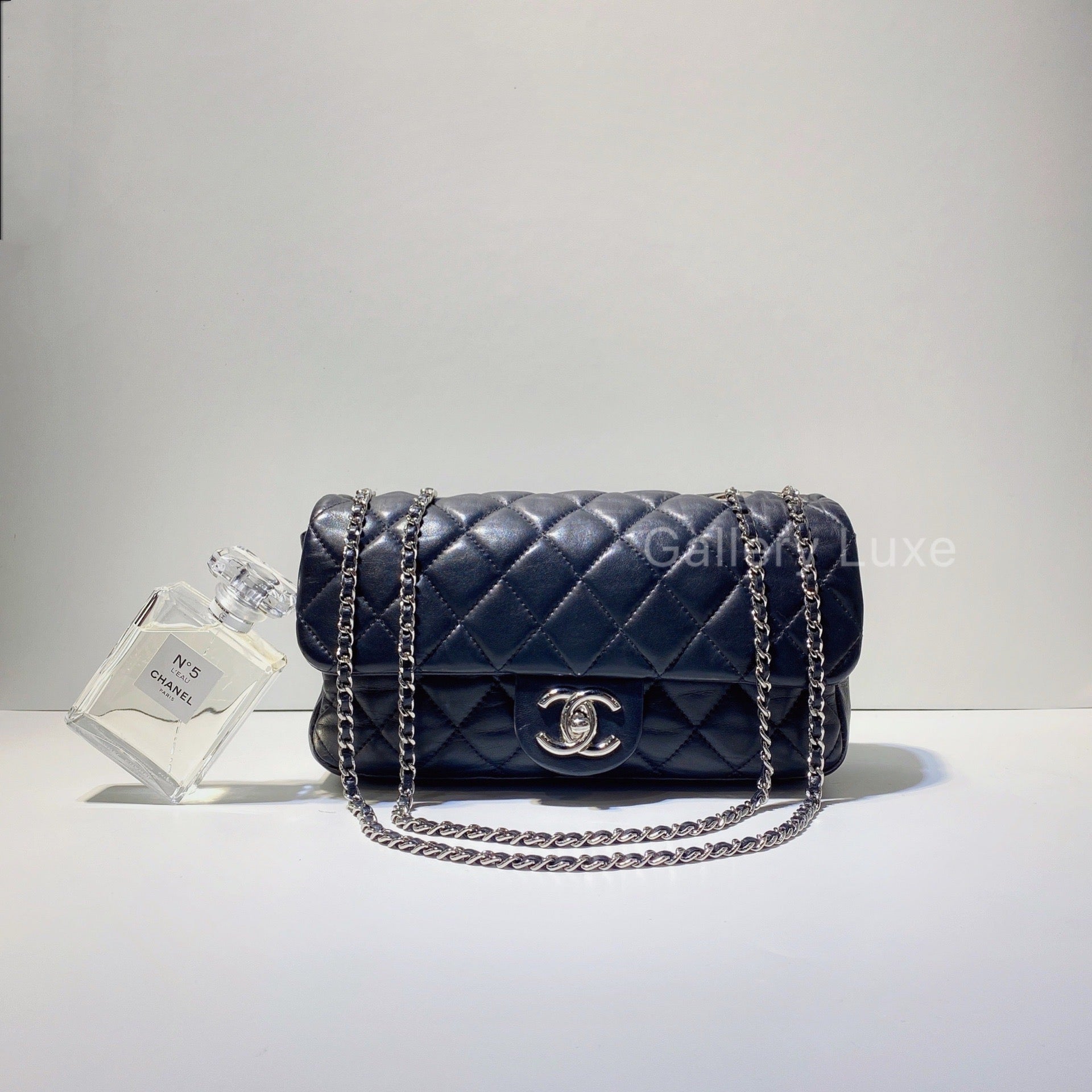 No.2754-Chanel Lambskin Coco Rain Flap Bag – Gallery Luxe