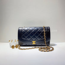 將圖片載入圖庫檢視器 No.2717-Chanel Vintage Lambskin Diana Bag 25cm
