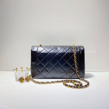Charger l&#39;image dans la galerie, No.2717-Chanel Vintage Lambskin Diana Bag 25cm
