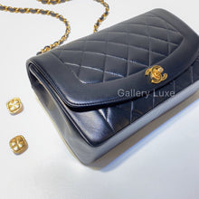 将图片加载到图库查看器，No.2717-Chanel Vintage Lambskin Diana Bag 25cm

