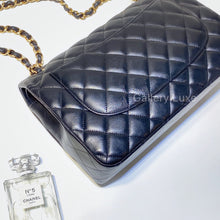 이미지를 갤러리 뷰어에 로드 , No.2744-Chanel Lambskin Classic Jumbo Flap Bag
