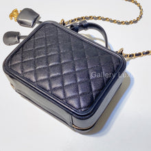 Load image into Gallery viewer, No.2759-Chanel Caviar Medium CC Filigree Vanity Case
