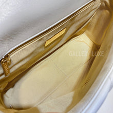 Load image into Gallery viewer, No.3090-Chanel 19 Small Handbag

