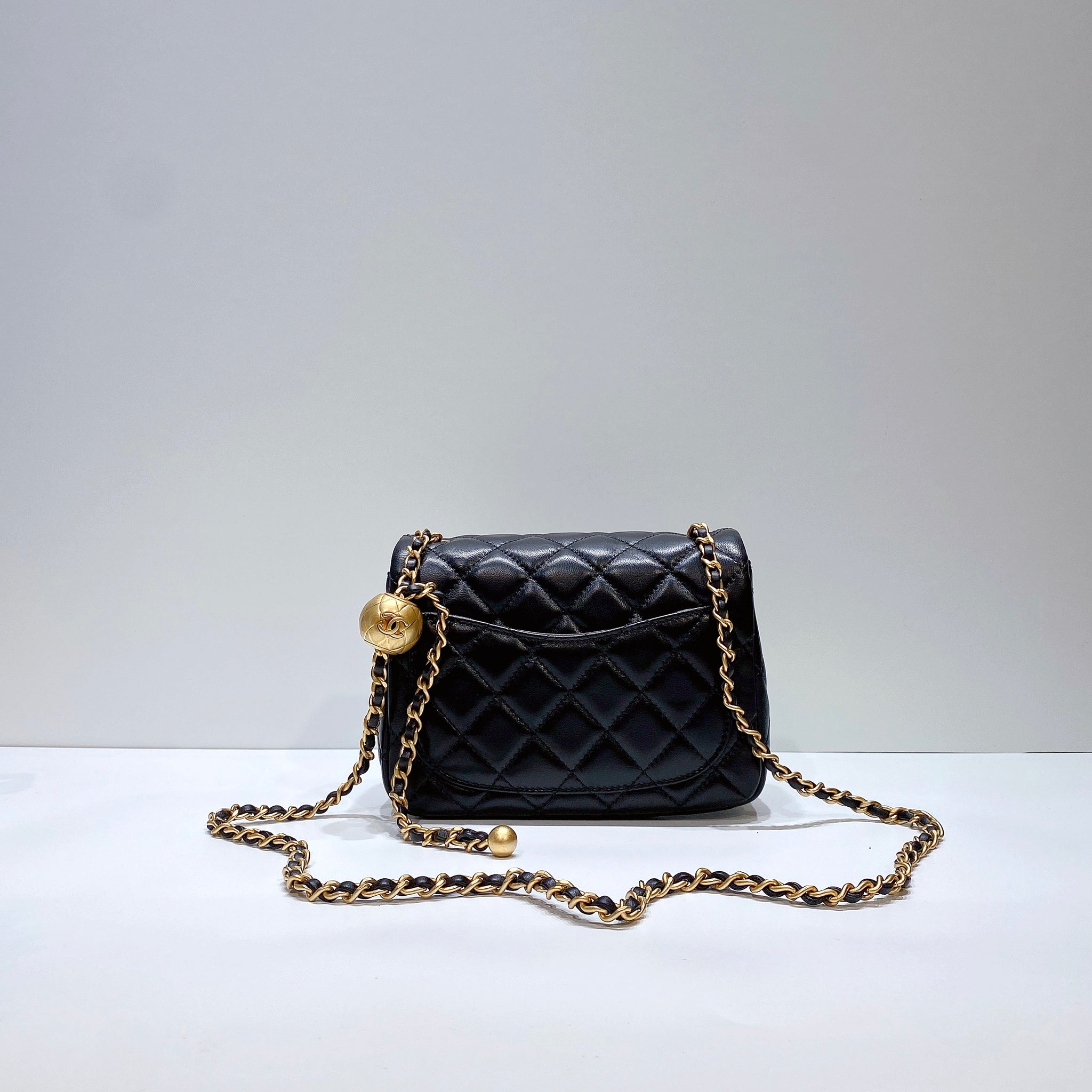 No.3622-Chanel Pearl Crush Square Mini Flap Bag (Brand New / 全新) – Gallery  Luxe
