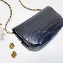 Load image into Gallery viewer, No.2747-Chanel Vintage Lambskin Flap Bag
