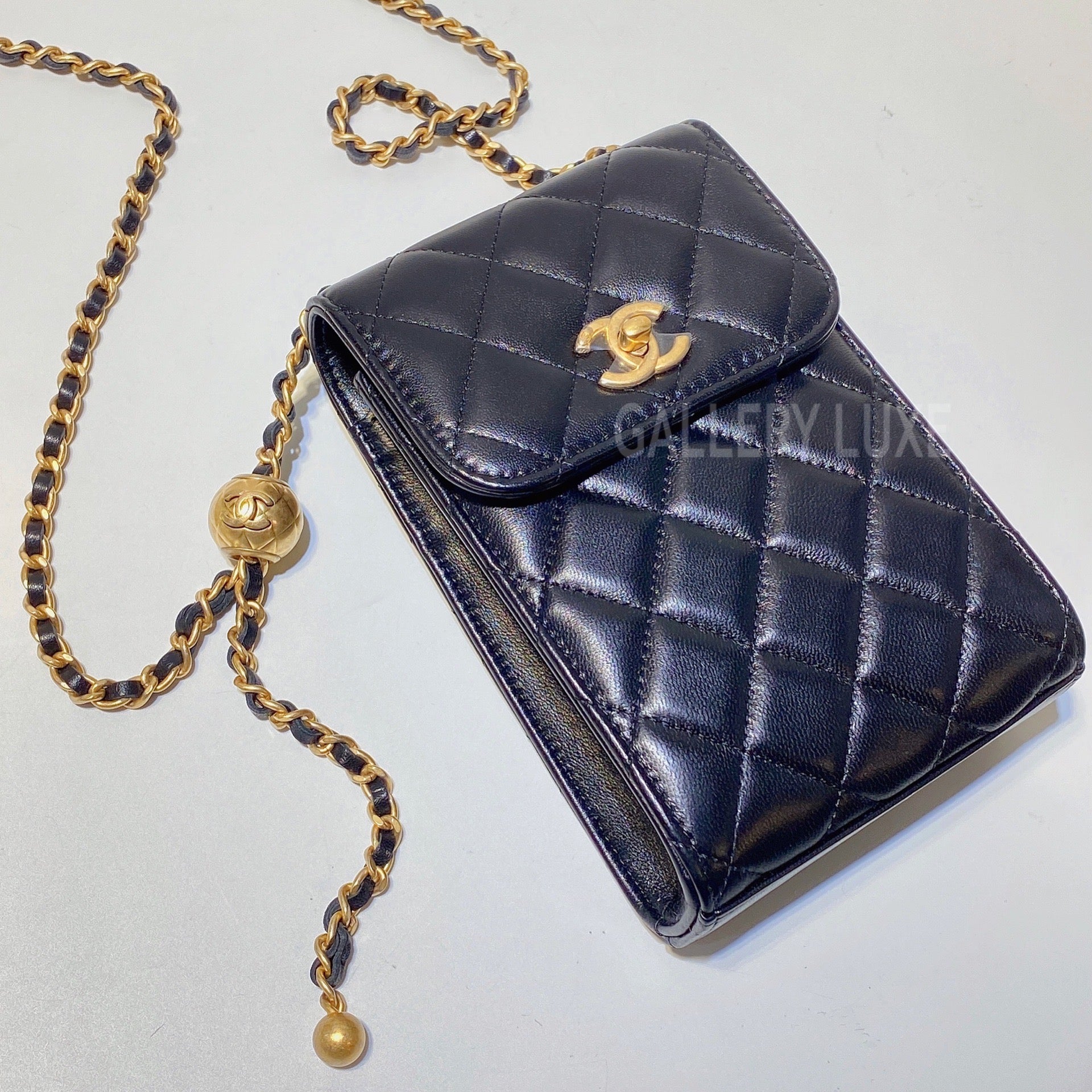 CHANEL Lambskin Quilted CC Pearl Crush Card Holder With Chain
