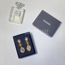 画像をギャラリービューアに読み込む, No.3093-Chanel Gold Drop Crystal Earrings
