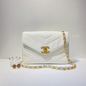 No.2354-Chanel Vintage Caviar Chevron Jumbo Flap Bag