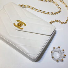 将图片加载到图库查看器，No.2354-Chanel Vintage Caviar Chevron Jumbo Flap Bag
