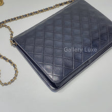 Load image into Gallery viewer, No.2472-Chanel Vintage Lambskin Shoulder Bag
