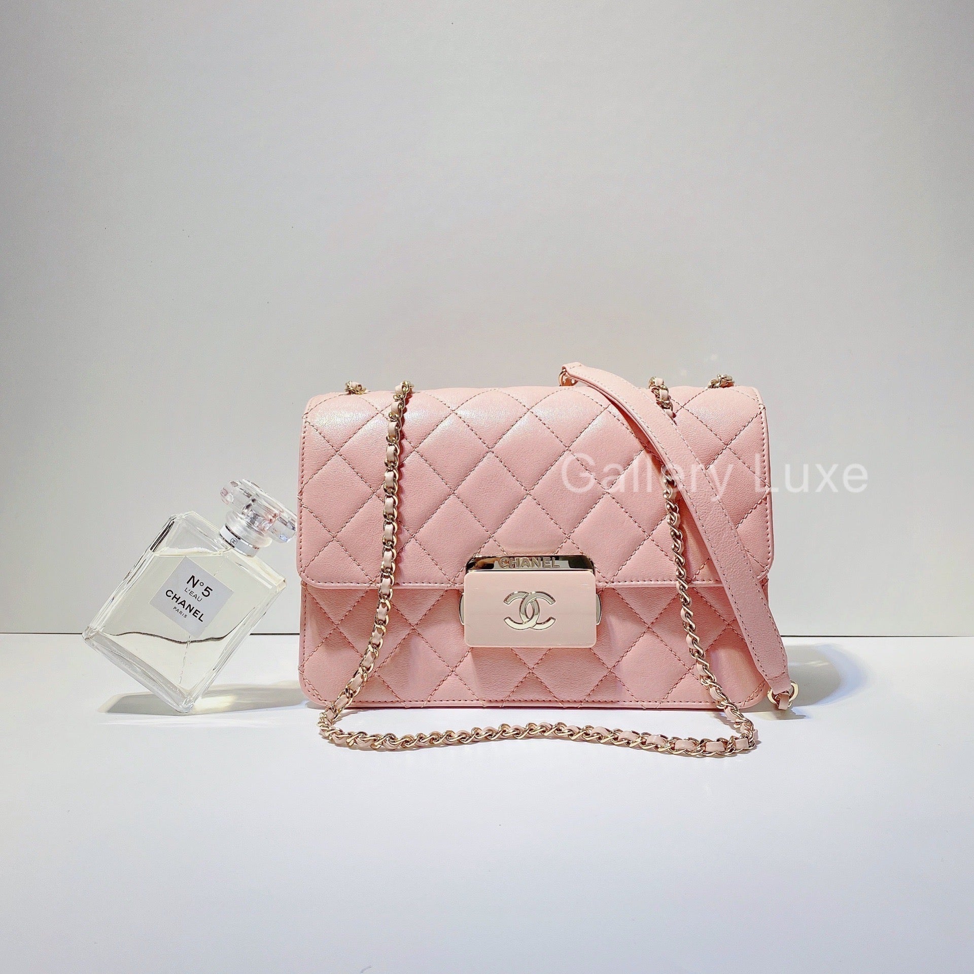 【CHANEL】Flap with Beauty Lock (Dark Pink )【ランク:A】 Clutch with chain - Shiny lambskin & gold-tone metal, light