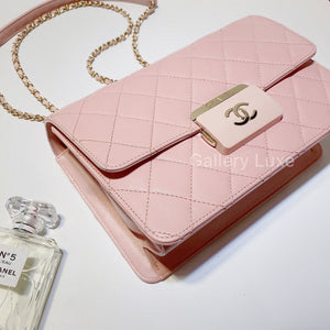 No.2768-Chanel Beauty Lock Flap Bag