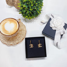 Charger l&#39;image dans la galerie, No.3644-Chanel Gold Metal Coco Mark Earrings (Brand New / 全新貨品)
