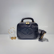 Load image into Gallery viewer, No.2474-Chanel Vintage Caviar Small Vanity Case
