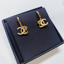 Load image into Gallery viewer, No.3644-Chanel Gold Metal Coco Mark Earrings (Brand New / 全新貨品)
