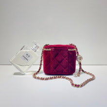 Load image into Gallery viewer, No.2769-Chanel Pearl Crush Clutch With Chain
