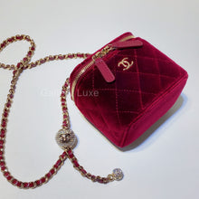 Charger l&#39;image dans la galerie, No.2769-Chanel Pearl Crush Clutch With Chain
