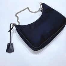 將圖片載入圖庫檢視器 No.3618-Prada Re-Edition 2005 Nylon Bag
