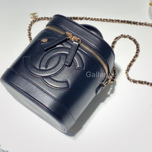 Charger l&#39;image dans la galerie, No.2499-Chanel CC Mania Vanity Case
