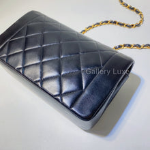 Load image into Gallery viewer, No.2777-Chanel Vintage Lambskin Diana Bag 22cm
