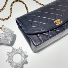 Load image into Gallery viewer, No.2483-Chanel Vintage Diana 25cm
