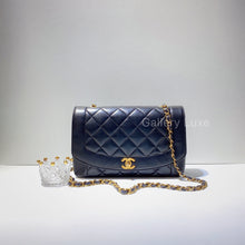 画像をギャラリービューアに読み込む, No.2784-Chanel Vintage Lambskin Diana Bag 25cm

