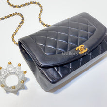 将图片加载到图库查看器，No.2784-Chanel Vintage Lambskin Diana Bag 25cm
