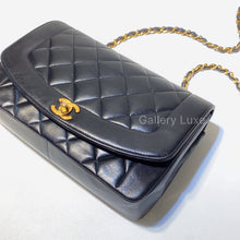 Load image into Gallery viewer, No.2784-Chanel Vintage Lambskin Diana Bag 25cm
