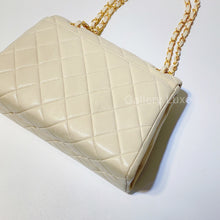 Load image into Gallery viewer, No.2780-Chanel Vintage Lambskin Envelope Flap Bag
