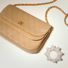 Charger l&#39;image dans la galerie, No.2323-Chanel Vintage Lambskin Flap Bag
