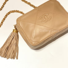 Load image into Gallery viewer, No.2008-Chanel Vintage Lambskin Camera Bag
