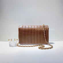 Load image into Gallery viewer, No.2762-Chanel Vintage Lambskin Vertical Lines Flap Bag
