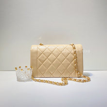 将图片加载到图库查看器，No.2693-Chanel Vintage Lambskin Diana Bag 22cm
