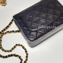 Load image into Gallery viewer, No.2464-Chanel Vintage Lambskin Classic Mini 17cm

